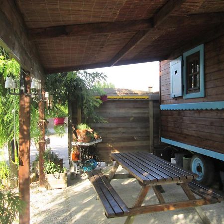 Hotel La Roulotte Des Carpates Gaillac Exterior foto