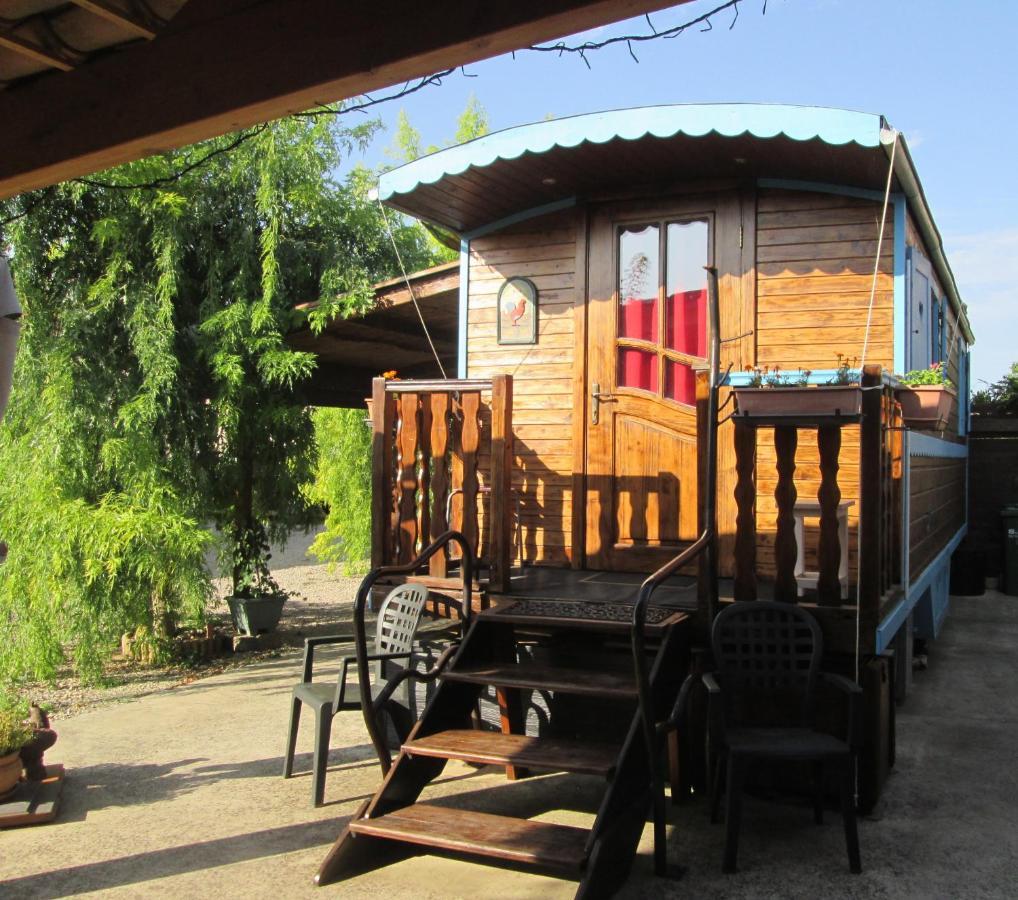 Hotel La Roulotte Des Carpates Gaillac Exterior foto